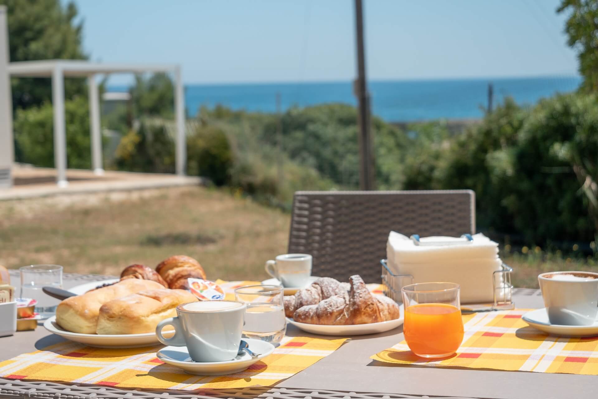 mobile-home-sea-view-monopoli-camping-santo-stefano-puglia-italy-camping-accommodation